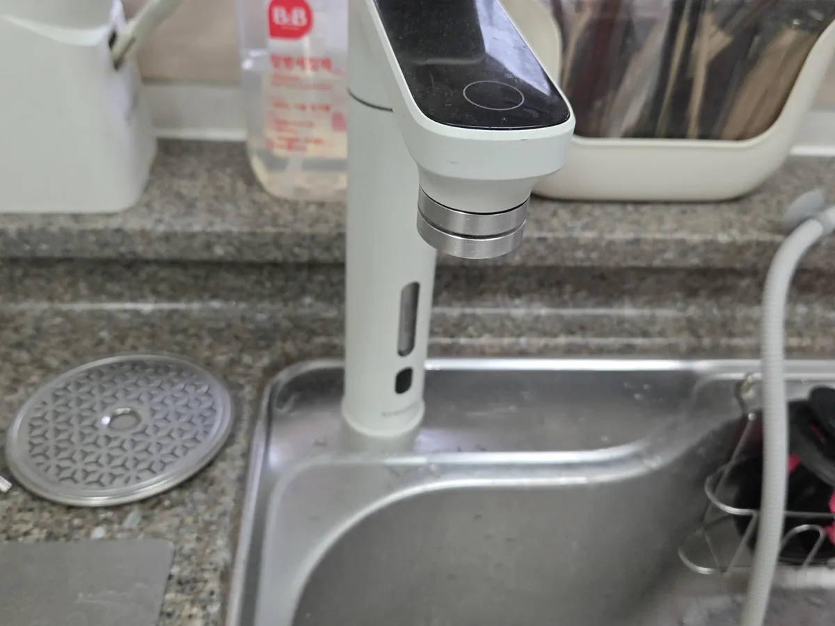 세제통자리 활용 정수기 이전설치 완료 — 용산구